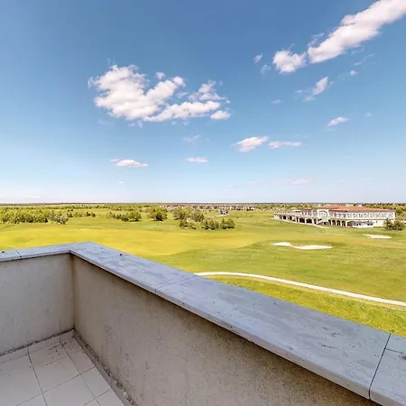 Апарт-готель At Lighthouse Golf By Parnas Estate