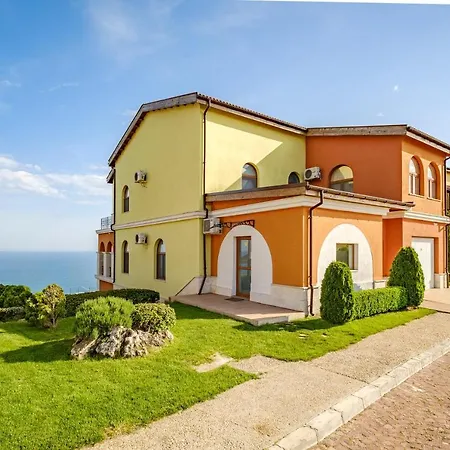 Lighthouse Luxe Estate & * Balchik