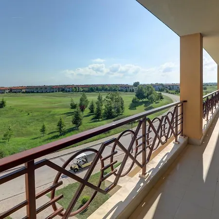 Апарт-готель At Lighthouse Golf By Parnas Estate *
