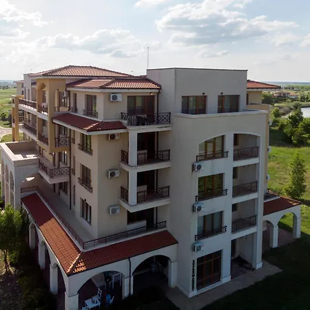 At Lighthouse Golf By Parnas Estate Aparthotel