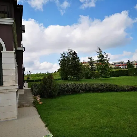 Апарт-готель At Lighthouse Golf By Parnas Estate Балчик