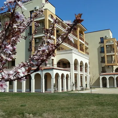 Апарт-готель At Lighthouse Golf By Parnas Estate Балчик