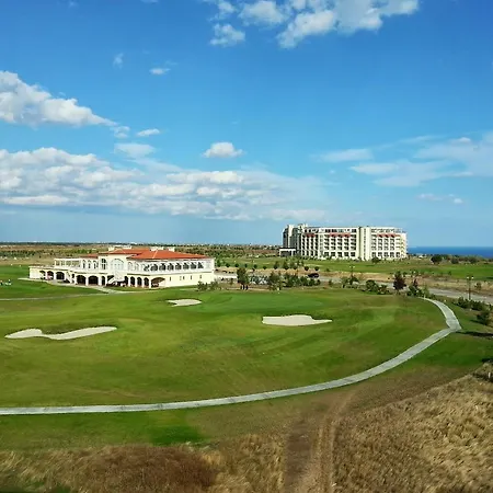 Апарт-готель At Lighthouse Golf By Parnas Estate