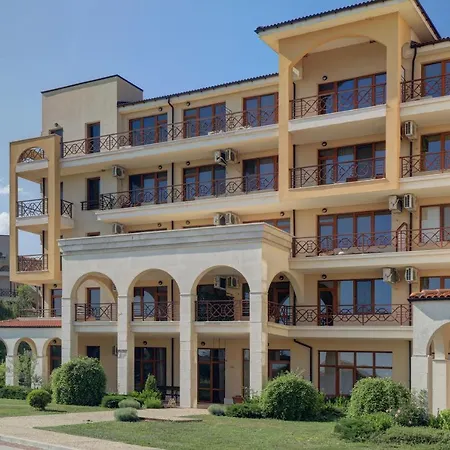 Aparthotel At Lighthouse Golf By Parnas Estate Balchik