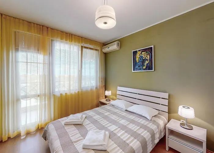 At Lighthouse Golf By Parnas Estate