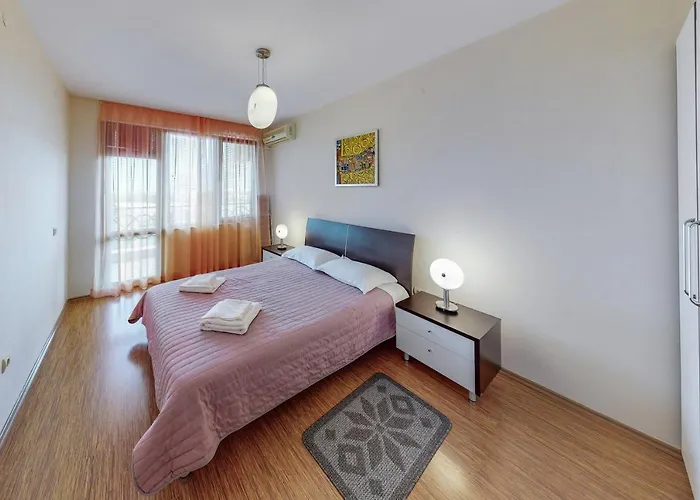 At Lighthouse Golf By Parnas Estate Aparthotel *