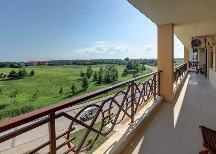 Aparthotel At Lighthouse Golf By Parnas Estate *
