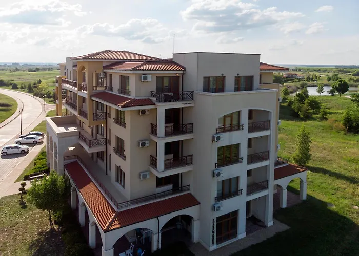 At Lighthouse Golf By Parnas Estate Aparthotel