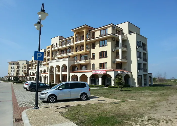 At Lighthouse Golf By Parnas Estate Aparthotel