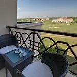Aparthotel At Lighthouse Golf By Parnas Estate