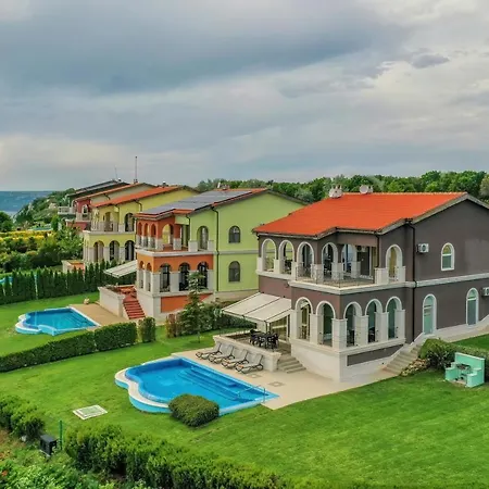 Lighthouse Luxe Estate & * Balchik