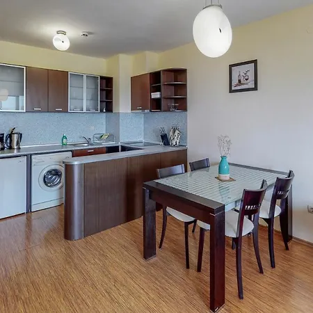 Aparthotel At Lighthouse Golf By Parnas Estate