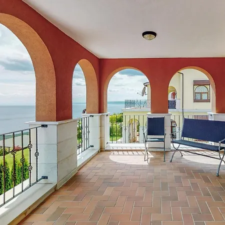 Villa Lighthouse Luxe Estate & *
