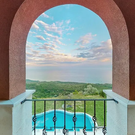 Lighthouse Luxe Estate & Balchik