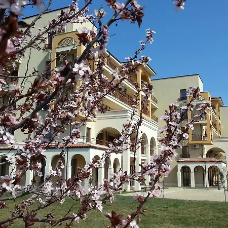 Aparthotel At Lighthouse Golf By Parnas Estate *