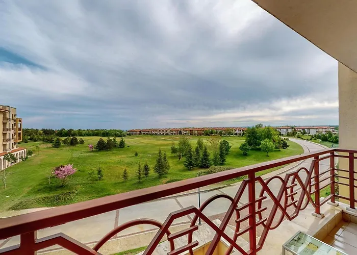 At Lighthouse Golf By Parnas Estate Апартхотел Балчик