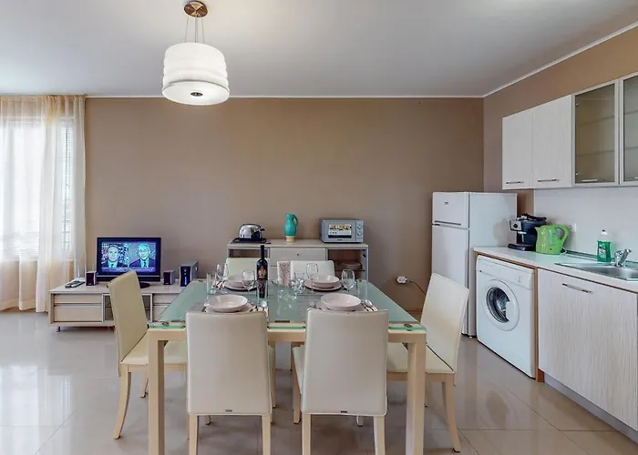 At Lighthouse Golf By Parnas Estate Апартхотел *