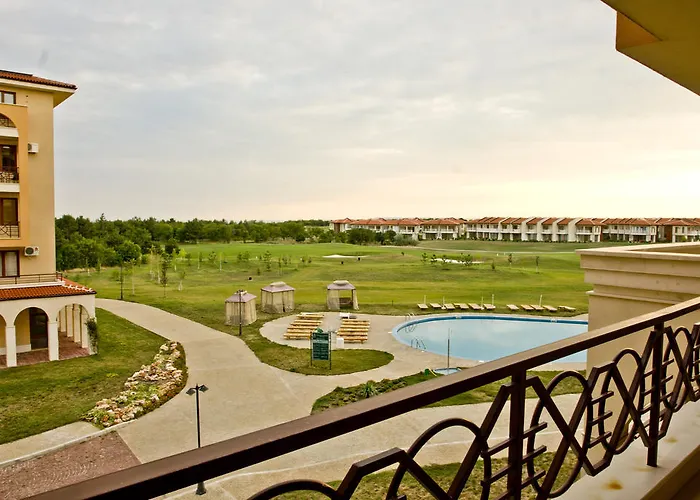 At Lighthouse Golf By Parnas Estate Балчик